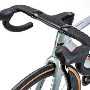 Carbon fiber one-piece handlebar